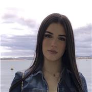 Profesora de inglés titulada hasta C1 y aplicada en matemáticas, lengua y literatura y física y química.